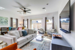 Modern Houston Retreat with Patio, 11 Mi to Dtwn